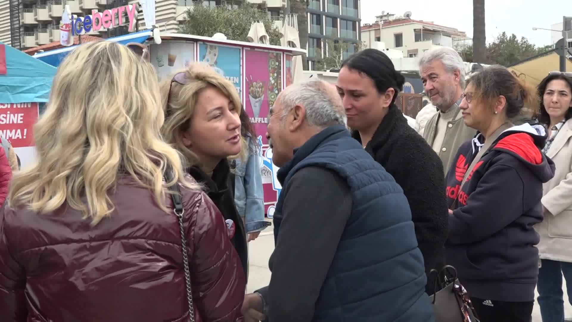 Kuşadası Belediye Başkanı Ömer Gürel’in eşi Duygu Gürel’den Adalet ve Dayanışma Çadırı ziyareti: Onuruyla ayakta duruyor